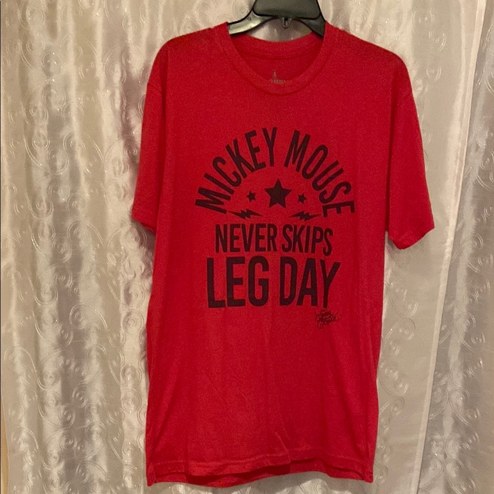 Super Fresh “Mickey Mouse Never Skips Leg Day” Shirt Men’s Size Large 🔥 YB4
